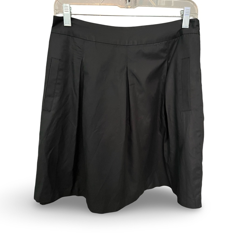 BCBGMaxAzria Short Satin Pleated Black Skirt With Pockets.
